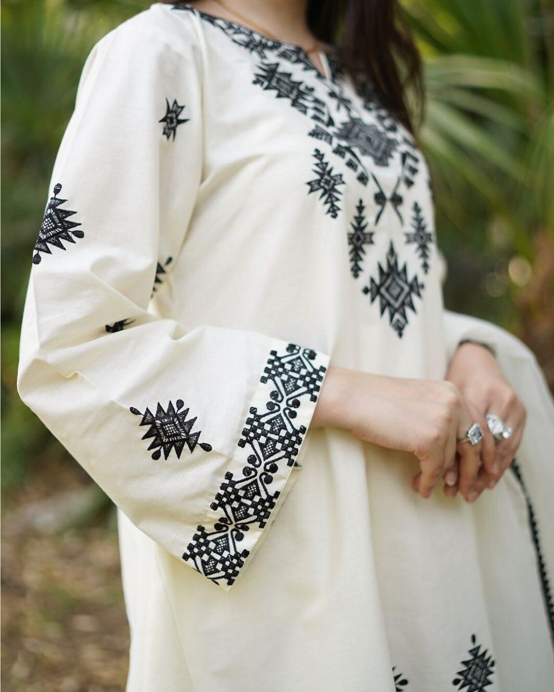 Shaam – 3PC Embroidered Lawn Set with Organza Dupatta